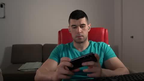 Snapshot of sandow_ chatting on 05/15/26, 06:26 Sandow online show from 05/15/26, 06:26