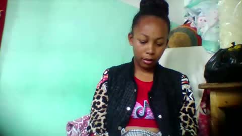 sandra1253099 online show from 12/04/25, 08:45