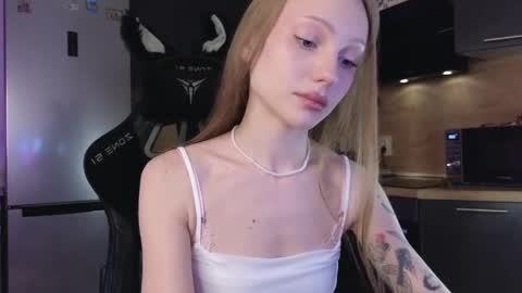 Snapshot of sandra_buika chatting on 06/06/26, 05:17 Sandra Lillys Page online show from 06/06/26, 05:17