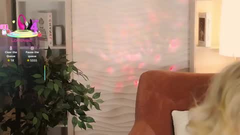 Sandra online show from 09/18/25, 05:53