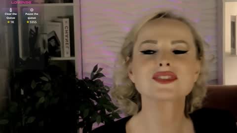 Sandra online show from 10/23/25, 06:02