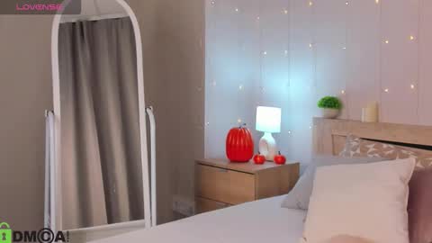 sandraa_anderson online show from 11/17/25, 12:27