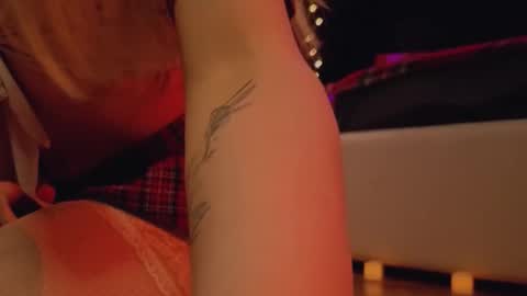 Snapshot of sandraboyl chatting on 12/19/25, 02:40 Sandy online show from 12/19/25, 02:40