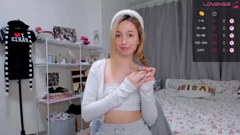 Snapshot of sandycramerrr chatting on 02/04/26, 06:14 Sandy online show from 02/04/26, 06:14