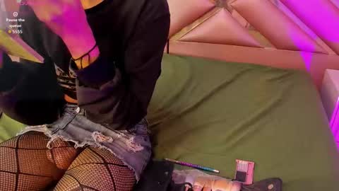 Snapshot of sandyhouston chatting on 02/13/26, 10:06 Sandy Houston online show from 02/13/26, 10:06