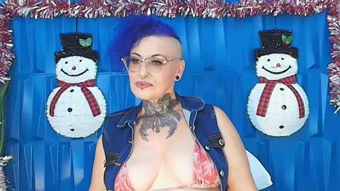 Snapshot of sandyrosee_ chatting on 12/12/24, 05:48 Sandy Rose online show from 12/12/24, 05:48
