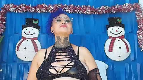 Snapshot of sandyrosee_ chatting on 12/15/24, 01:02 Sandy Rose online show from 12/15/24, 01:02
