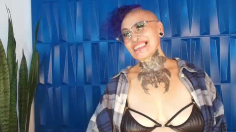 Snapshot of sandyrosee_ chatting on 02/19/25, 11:25 Sandy Rose online show from 02/19/25, 11:25