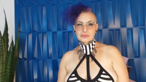 Snapshot of sandyrosee_ chatting on 02/22/25, 11:46 Sandy Rose online show from 02/22/25, 11:46