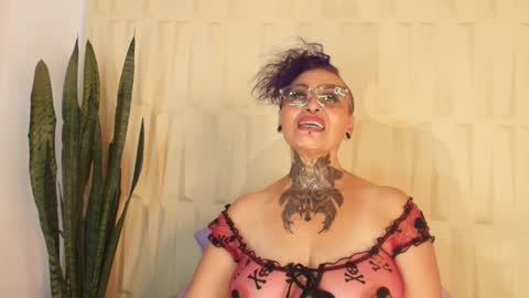 Snapshot of sandyrosee_ chatting on 03/03/25, 10:42 Sandy Rose online show from 03/03/25, 10:42