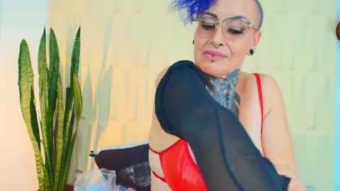 Snapshot of sandyrosee_ chatting on 03/04/25, 11:54 Sandy Rose online show from 03/04/25, 11:54