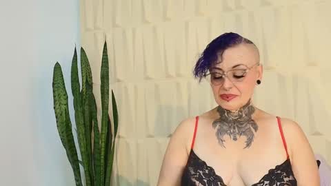 Snapshot of sandyrosee_ chatting on 03/08/25, 06:05 Sandy Rose online show from 03/08/25, 06:05