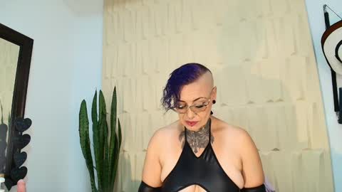 Snapshot of sandyrosee_ chatting on 03/09/25, 11:25 Sandy Rose online show from 03/09/25, 11:25