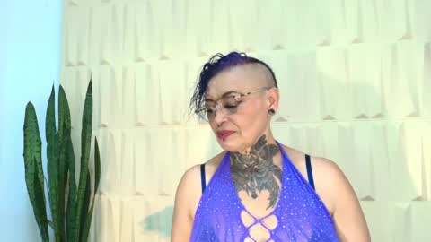 Snapshot of sandyrosee_ chatting on 03/11/25, 08:31 Sandy Rose online show from 03/11/25, 08:31