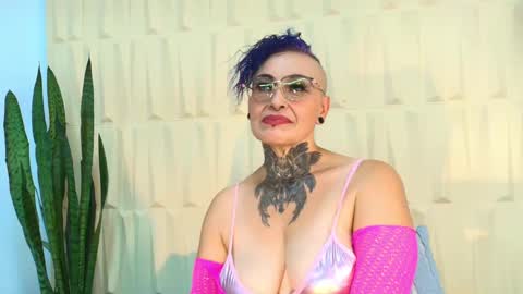 Snapshot of sandyrosee_ chatting on 03/12/25, 09:35 Sandy Rose online show from 03/12/25, 09:35