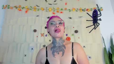 Snapshot of sandyrosee_ chatting on 10/17/25, 05:10 Sandy Rose online show from 10/17/25, 05:10