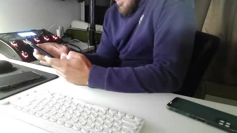 Snapshot of sanek7777 chatting on 09/11/25, 06:35 sanek7777 online show from 09/11/25, 06:35