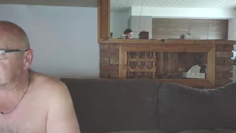 sanroom online show from 10/10/25, 03:11