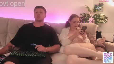 Snapshot of sansa_mur chatting on 07/29/26, 07:45 Sansa and Alex online show from 07/29/26, 07:45