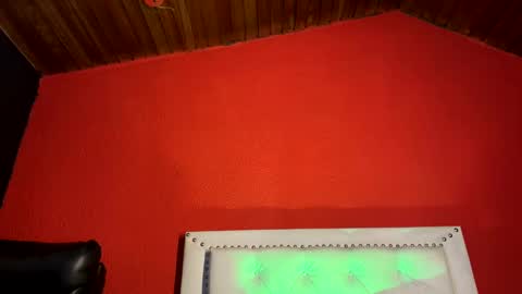 Snapshot of santi_fabulous chatting on 12/18/24, 01:48 santi_fabulous online show from 12/18/24, 01:48