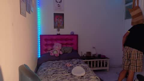 Snapshot of santi_fabulous chatting on 12/18/25, 03:01 santi_fabulous online show from 12/18/25, 03:01