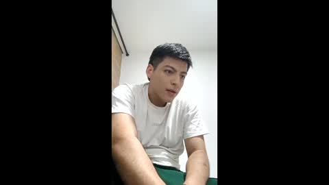Snapshot of santi_henao chatting on 06/08/26, 01:28 Santiago Henao online show from 06/08/26, 01:28