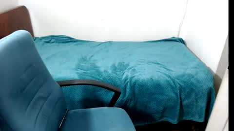 Snapshot of santi_ss chatting on 09/11/25, 01:06 santi_ss online show from 09/11/25, 01:06