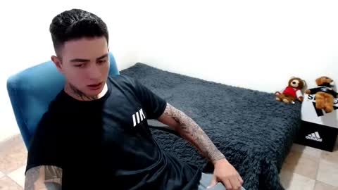 Snapshot of santi_ss chatting on 10/22/25, 12:33 santi_ss online show from 10/22/25, 12:33