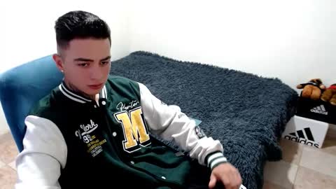 Snapshot of santi_ss chatting on 10/29/25, 01:57 santi_ss online show from 10/29/25, 01:57