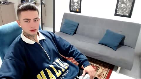 Snapshot of santi_ss chatting on 11/15/25, 03:30 santi_ss online show from 11/15/25, 03:30