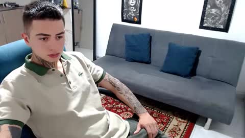 Snapshot of santi_ss chatting on 11/16/25, 04:01 santi_ss online show from 11/16/25, 04:01