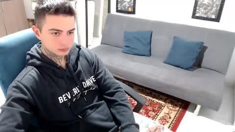 Snapshot of santi_ss chatting on 11/23/25, 02:22 santi_ss online show from 11/23/25, 02:22