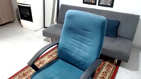 Snapshot of santi_ss chatting on 12/14/25, 03:17 santi_ss online show from 12/14/25, 03:17