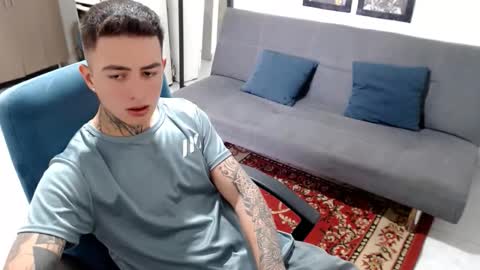 Snapshot of santi_ss chatting on 12/15/25, 04:00 santi_ss online show from 12/15/25, 04:00