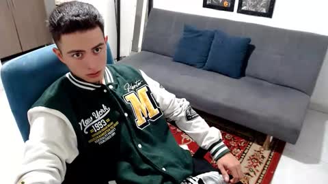 Snapshot of santi_ss chatting on 12/22/25, 03:31 santi_ss online show from 12/22/25, 03:31