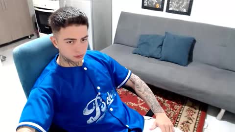 Snapshot of santi_ss chatting on 01/06/26, 02:43 santi_ss online show from 01/06/26, 02:43