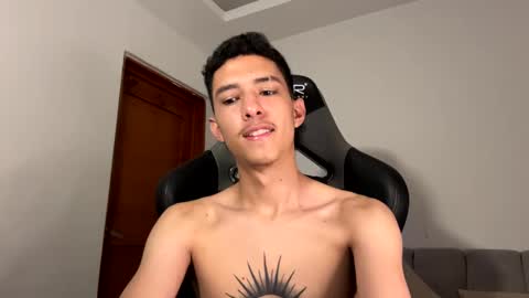 Snapshot of santi_twink19 chatting on 01/08/25, 11:52 santi_twink19 online show from 01/08/25, 11:52