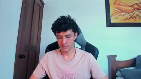 santi_twink19 online show from 10/23/25, 06:17