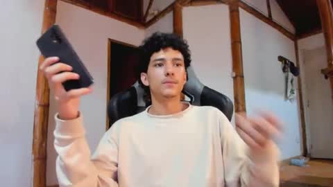 Snapshot of santi_twink19 chatting on 06/18/26, 01:28 santi_twink19 online show from 06/18/26, 01:28