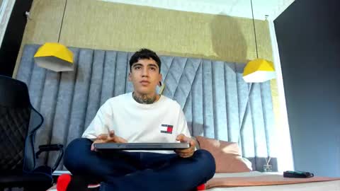 SantiAbader online show from 10/19/25, 03:23