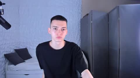 santiago__perez online show from 11/18/25, 02:54