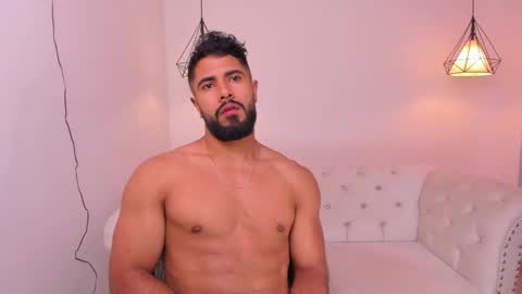 santiago_huntt online show from 12/07/24, 12:02