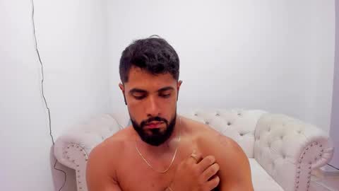 santiago_huntt online show from 12/12/24, 11:47