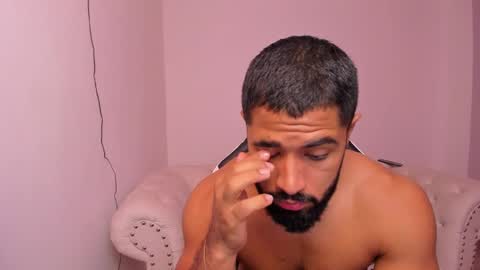 santiago_huntt online show from 02/08/25, 12:17