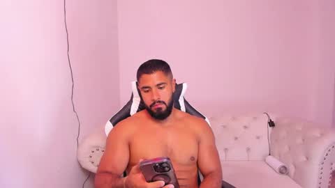 santiago_huntt online show from 02/14/25, 11:42