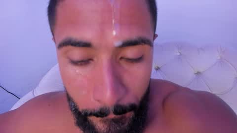 santiago_huntt online show from 09/23/25, 10:02