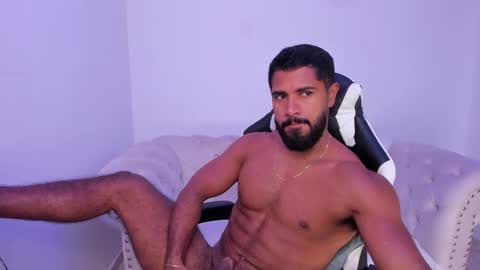 santiago_huntt online show from 11/15/25, 01:18
