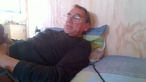 Snapshot of santiago_n chatting on 11/19/25, 08:42 santiago_n online show from 11/19/25, 08:42