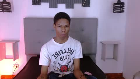 Snapshot of santiago_ortiz chatting on 02/23/26, 12:35 Santiiiiii online show from 02/23/26, 12:35