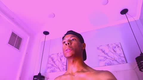 Snapshot of santiago_ortiz chatting on 03/02/26, 06:15 Santiiiiii online show from 03/02/26, 06:15